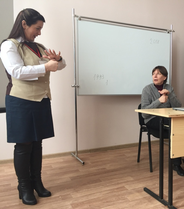 Жизнь глухих видео. Ханты-Мансийск работа для слабослышащих и глухих.